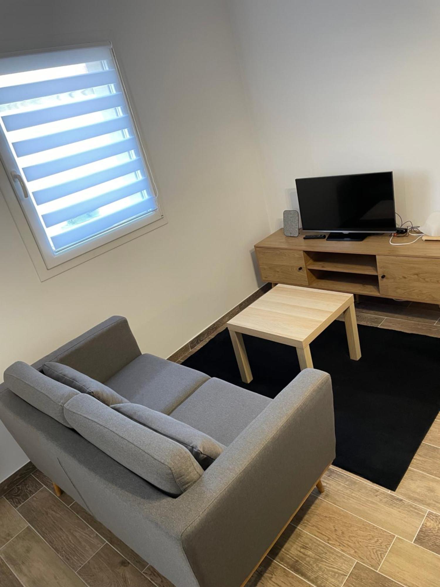 Studio Bien Situe & Tout Equipe Dans Une Maison Scionzier Екстериор снимка